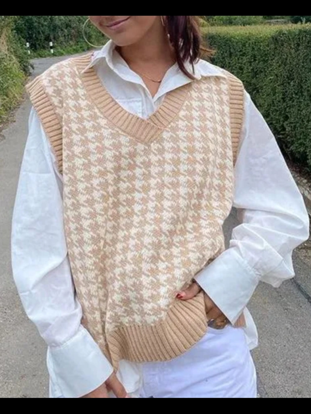 GILLI Women's Beige & Cream Sweater Vest Houndstooth V-Neck Oversized